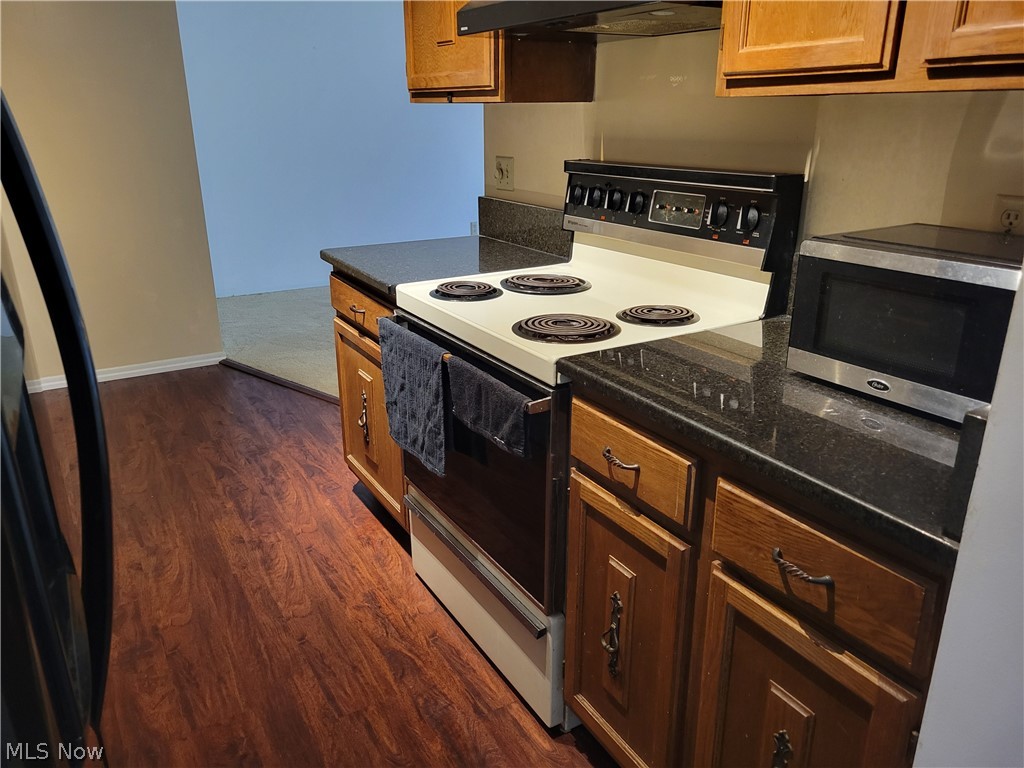 Lake Shore Bldg/Lk Wilmer Condo - Residential