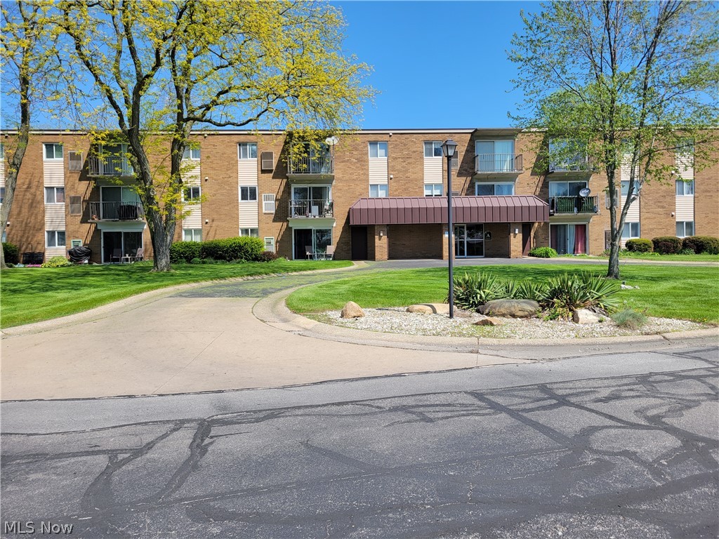 Third floor condo in desirable Perkins area. Secure building, elevator, range, refrigerator, dishwasher, washer and central air. Good sized living room exits to balcony. Master bedroom closet also has laundry area. Association fee includes water, sewer and trash. Pets need to be 20 pounds or under. Coin operated laundry room is available.  Meeting room on first floor available.
Close to shopping, minutes from downtown and Cedar Point