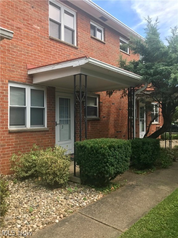 Move in ready 2 bedroom, 1 bathroom Condo in Devola. The kitchen and living room are on the main floor, 2 bedrooms and bath on the second floor. Washer and dryer is in the basement with extra storage. Included is a detached 1 stall garage. There is a outside common area for all units. There is 4 units in the association. Association does allow pets in the units.