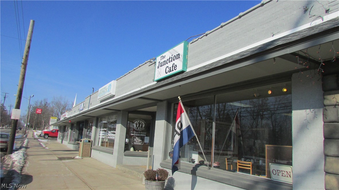 FLEXIBLE SPACE Was a 65 seat restaurant, but could be a retail store of office.  The kitchen cooking equipment can stay and a large walk-cooler will also stay with the 2,100 Sq. Ft.  IF just the front space for retail or a business office of some sort this 1,564sq.ft. of front flex space might be just what you need! This is a start up rate to get someone in and started.  Will negotiate an ongoing lease step-up rent.  Make this your dream space and make Middlefield want your menu if you go back in as a new restaurant!