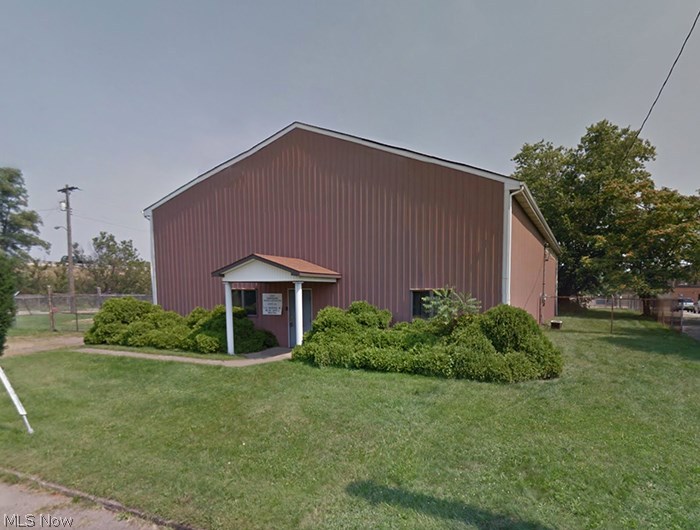 Absolute auction, this good building sells to the highest bidder on location Monday – August 15, 2016 – 12 Noon
Commercial Building – Formerly Known As Dawkins General Contractors & Supply – Good One-Owner 50 X 80 Building with Chain Link Fence Lot – Plus Extra Lot – US Rt. 30 Exposure
TERMS ON REAL ESTATE: 10% down auction day, balance due at closing. Buyer's premium of 10% to be added to the final bid to establish the purchase price. Any desired inspections must be made prior to bidding. All information contained herein was derived from sources believed to be correct. Information is believed to be accurate but not guaranteed.