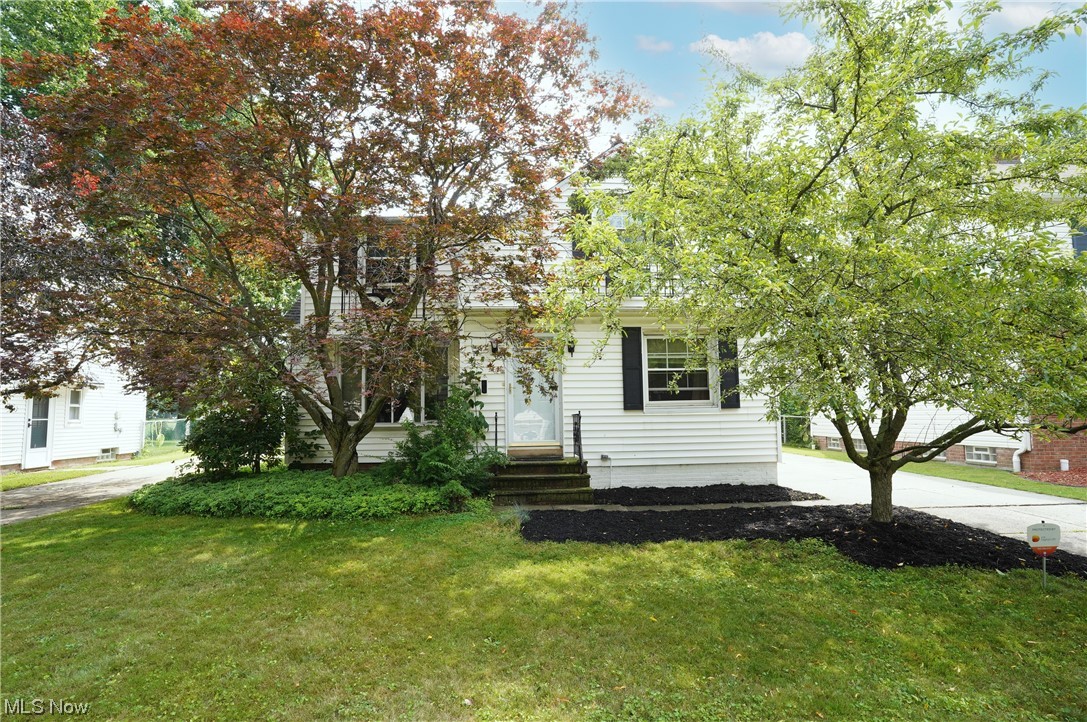 AS IS INVESTMENT OPPORTUNITY for serious investors only!!! 4 bedroom 3 baths in a great location! Second floor full bathroom renovation needed but includes jacuzzi tub.