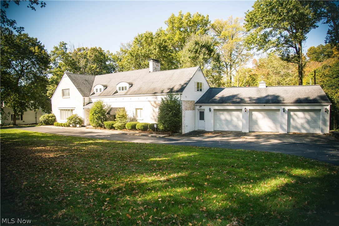Welcome to 945 Kensington.  As you walk through this beautiful home you will find numerous features for formal and informal entertaining as well an abundance of conveniences for every day living.  The formal living room with baby grand piano and fireplace mirrors the formal dining room ready to host all your family and friends for the holidays.  An expansive cherry kitchen includes ... cabinetry with pull out shelves, double built-in pantry, Corian countertops, a  breakfast bar and dining area with bay window overlooking the backyard. This area is also open to the family room which has glass sliding doors to the back deck, a gas fireplace, hearth with an eye catching stained glass feature and spiral staircase to an upper level living suite.   A sizeable wet bar is also accessible from the kitchen, dining and family rooms. The first floor master suite includes a bath with soaking tub, shower, soft close cabinetry, a walk-in closet and direct access to the library/study.  Additional bedr