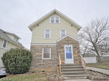 Cahrming Firestone Park Colonial!
Welcome to 495 Plametto Ave. Akrn, Ohio 44301!
This beautiful well maintained home is ready and waiting for its new owner!
Features include 4 bedrooms, formal dining room and a large eat in kitchen. 
Call your favorite Realtor today to schedule your private showing!