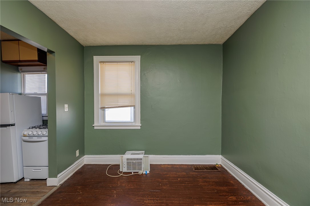 Eleanor H Seymours Resub - Residential Lease