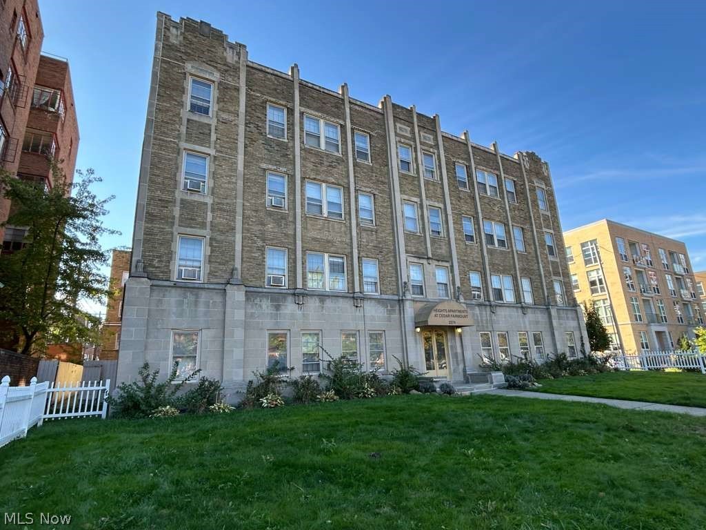 Welcome to this newly renovated 1-bedroom unit located in one of Cleveland Heights most vibrant and walkable neighborhoods. 
Recently updated with high-end finishes, including sleek hardwood floors and a beautiful kitchen with a modern look. The building is 
currently being updated to include a new residents lounge and fitness center. Don't miss out on this great opportunity and reach out to apply now!