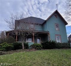 Prime Commercial property. Use as a duplex, single family or business. Newer roof. Generously sized rooms. Located in the heart of Hubbard.