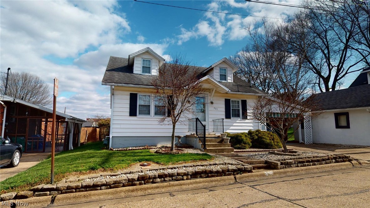 Don't miss the chance to take a look at this Cape Cod style home located in Vienna, WV. The first floor offers: Living Room, formal Dining Room, kitchen,  the Master Bedroom and Master Bath.  There are two other bedrooms on the second floor, plus a 2nd bathroom.  Enjoy the large rec room space located in the basement, the laundry is located in the basement also. Sit on your screened in back porch and enjoy the breeze. There is a fenced in back yard  and an attached 2 car carport.
You will have the protection of a Home Warranty provided by the Sellers at closing.
