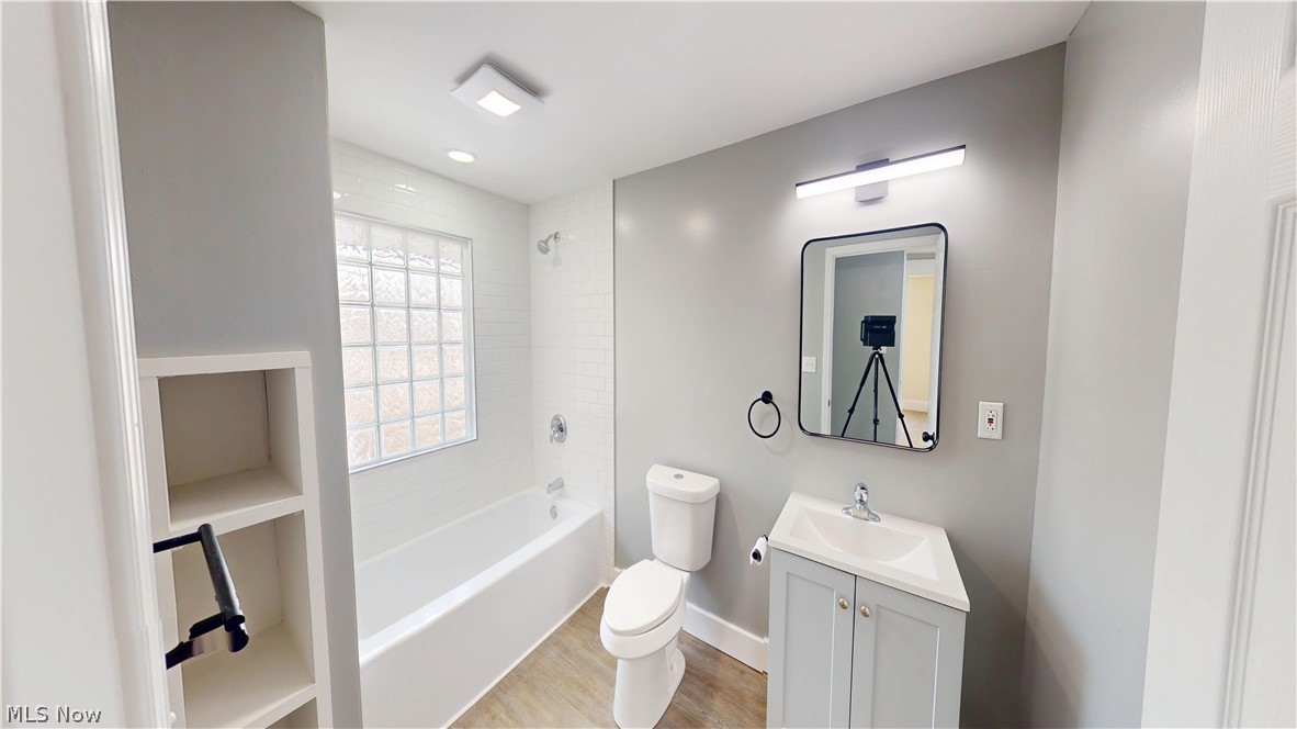 Thomas Struthers Add 01 - Residential Lease