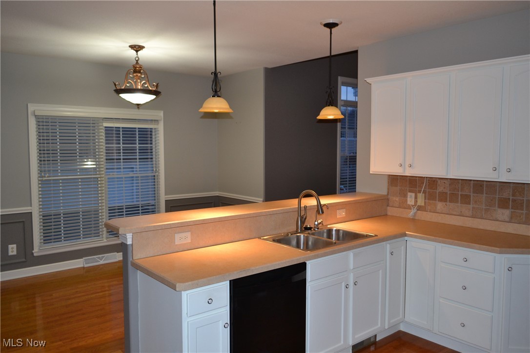 Hampton Rdg Villa - Residential