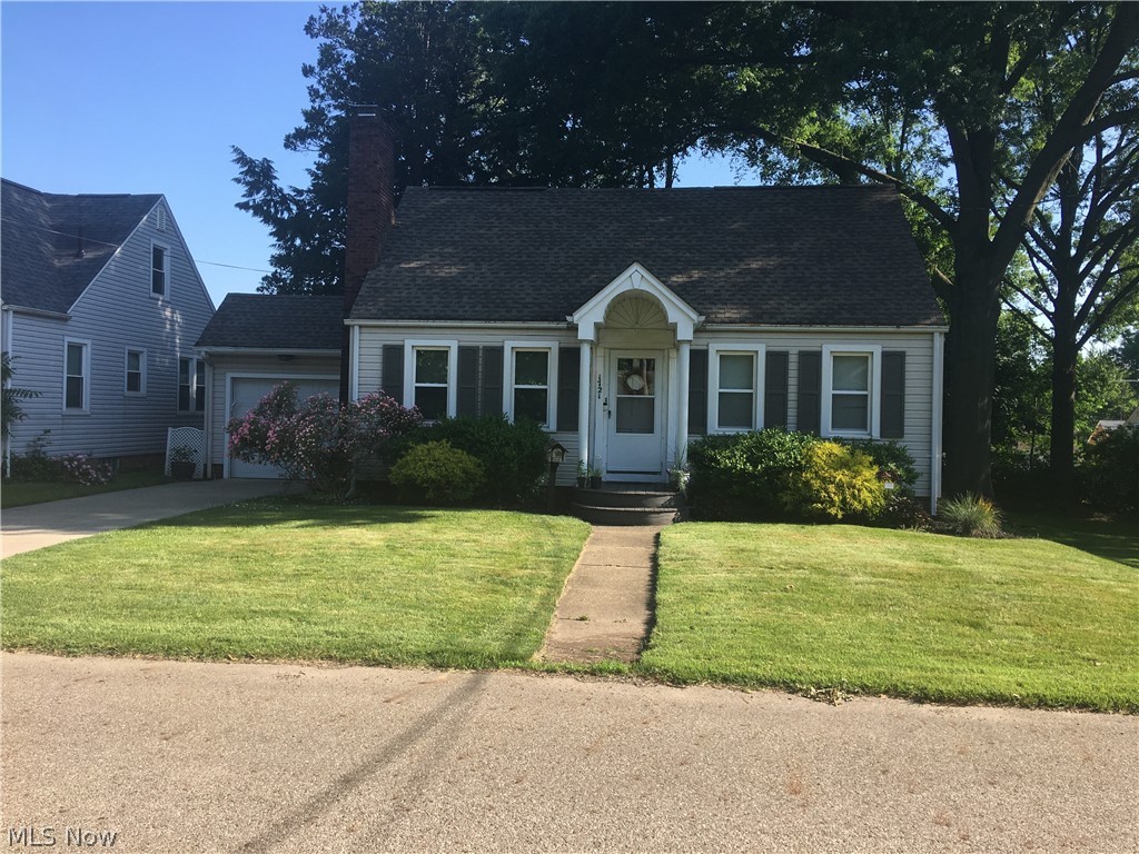 If your looking for the 3 C's this is it.  COZY, CUTE AND CLEAN.  This 4 bedroom home has alot to offer.  Tastefully decorated, updates curb appeal and all this situated on a double lot.  There is an additional shower in basement which could easily beturned into a finished rec room.  Call your favorite Realtor for a private showing