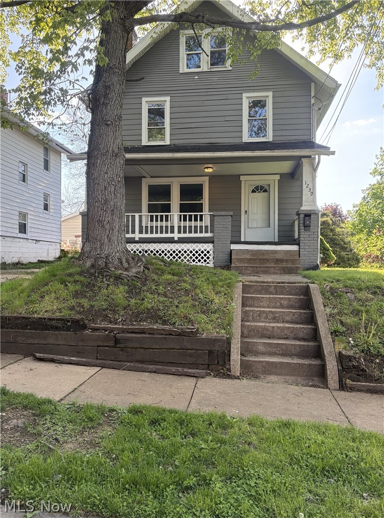Great opportunity here for an investor or a first-time buyer willing to put in a little work. This 5-
bedroom home has a solid layout, good space, and a full basement to work with.
It’s going to need some elbow grease, but the upside is there whether you’re looking for a
rental, flip, or a way to get into a home and build equity over time. Home features newer kitchen
cabinets, giving you a good head start on updates.

Big-ticket items are already taken care of with a newer furnace (2025), hot water tank (2023),
and roof approximately 6 years old.

Convenient location with easy access to shopping, dining, and highway access, which helps for
both resale and rental potential.

If you’re not afraid to do a little work, this one is worth a look.