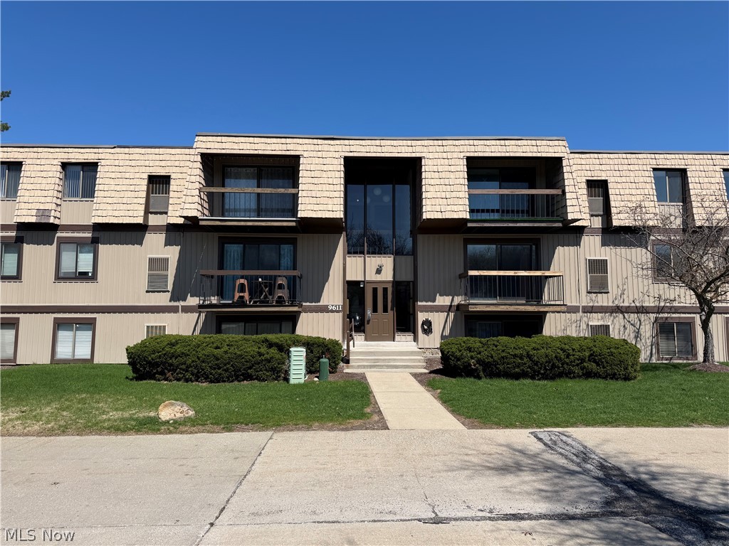 Why rent when you can own and build equity? This condo features a bright living room with natural wood floors, elegant custom wood kitchen cabinets, granite countertops, a marble backsplash, and marble flooring. The eat-in kitchen also includes a breakfast bar with granite countertops, and the four bar stools will stay with the condo. Enjoy the spacious balcony with updated flooring. All rooms have ceiling light fixtures.
The primary bedroom offers an updated half bath and a walk-in closet. An additional full bathroom in the hallway has been updated with a stone tub surround, vanity, sink, and stone flooring. A full-size laundry room off the kitchen includes the washer and dryer. The A/C was installed in 2023. Storage is conveniently located on the first floor in the utility room. Two TVs and all appliances will also stay with the condo.
This condo community offers a party room, in-ground pool, playgrounds, basketball courts, and tennis courts. The monthly maintenance fee includes water and sewer.
Don’t miss your opportunity to own this beautiful​​‌​​​​‌​‌​​​‌‌​​​‌‌‌​​‌​​‌‌​​​​ condo!