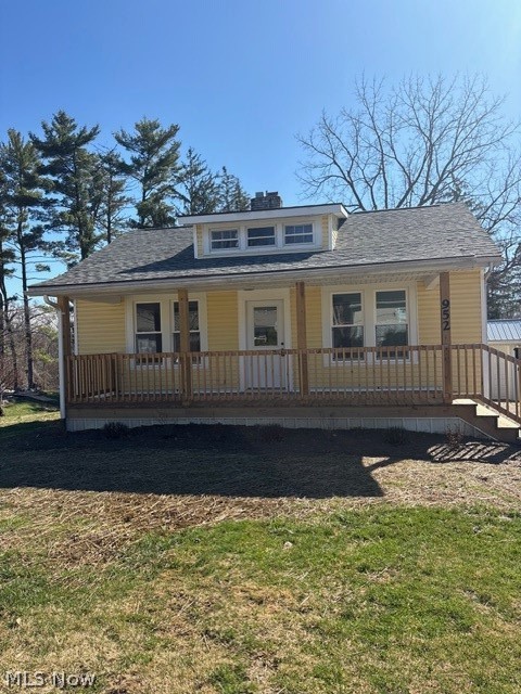 Charming 2-bedroom, 1-bath home conveniently located close to restaurants, shopping, and everyday amenities.