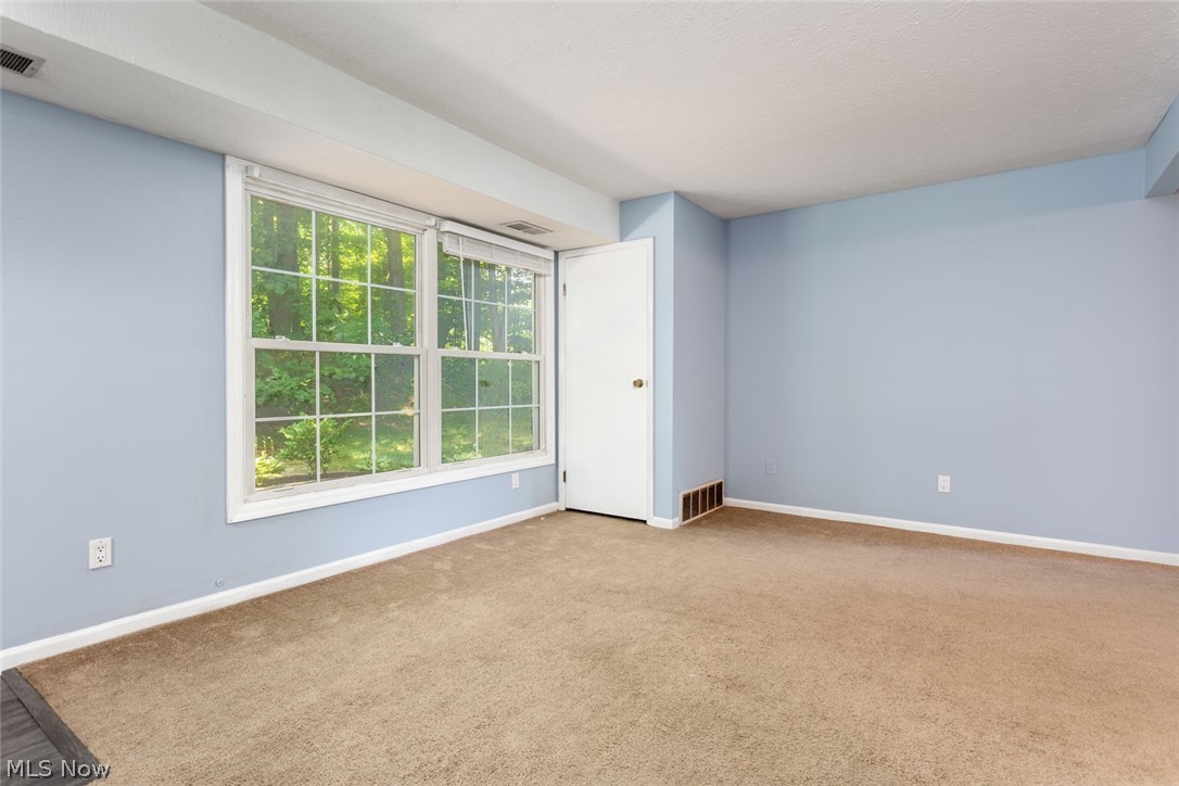 Ivy Hill Aurora Shores Condo - Residential