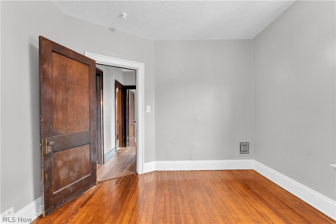 Rockefeller & Andres - Residential Lease