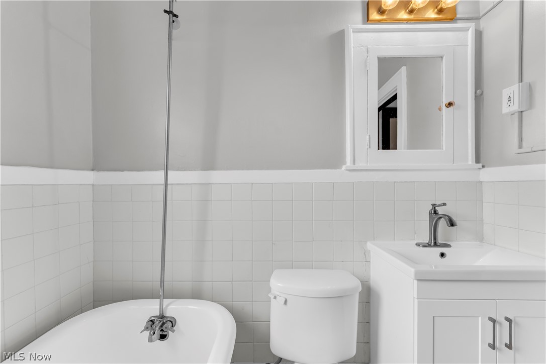 Rockefeller & Andres - Residential Lease
