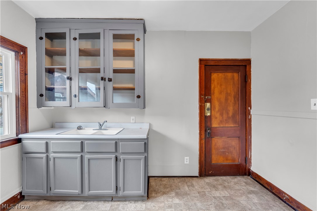 Rockefeller & Andres - Residential Lease
