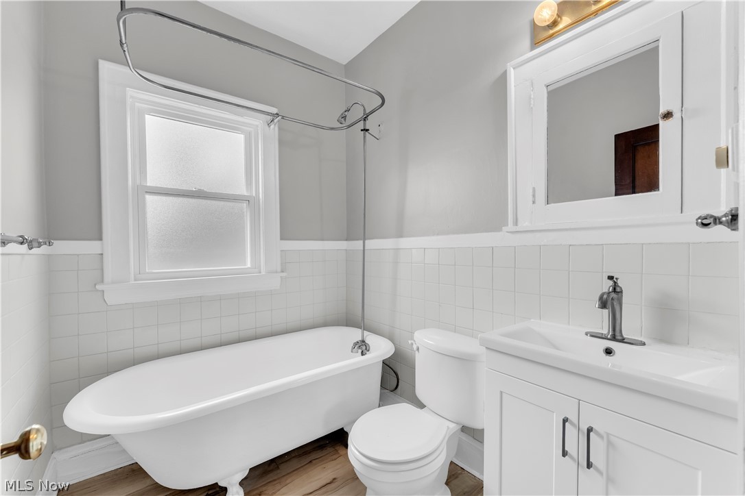 Rockefeller & Andres - Residential Lease