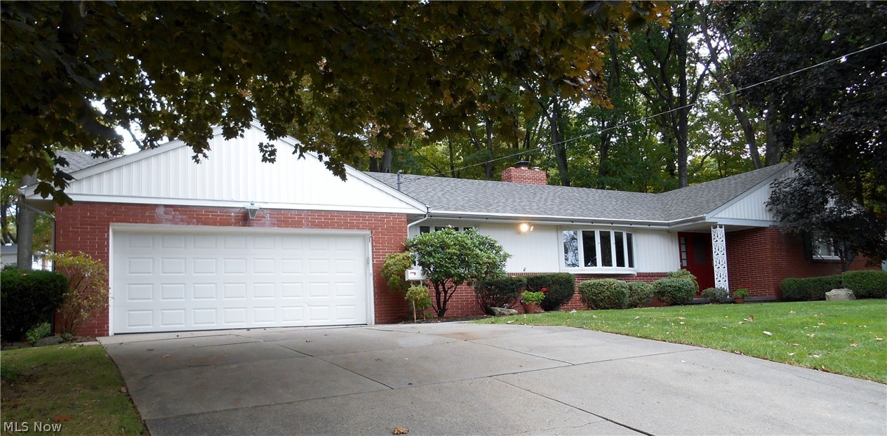 Large 3 bedroom, 3 bath brick ranch on quiet cul de sac in Colonial Hills.  Enter the large center hall foyer with lots of closet space to the formal living room and dining room.  The eat in kitchen flows into a sun room/family room with built ins and fireplace. Down the over size hall is the 13'x17' master bedroom with full bath and double closets.  Two more bedrooms and a full bath complete the first floor. The lower level has a 14'x33' family room with wet bar and another full bathroom. The oversized 2 stall heated garage with additional storage completes this great property. New roof 2014, from an estate, ready for your personal touch.  Comes with a home warranty.