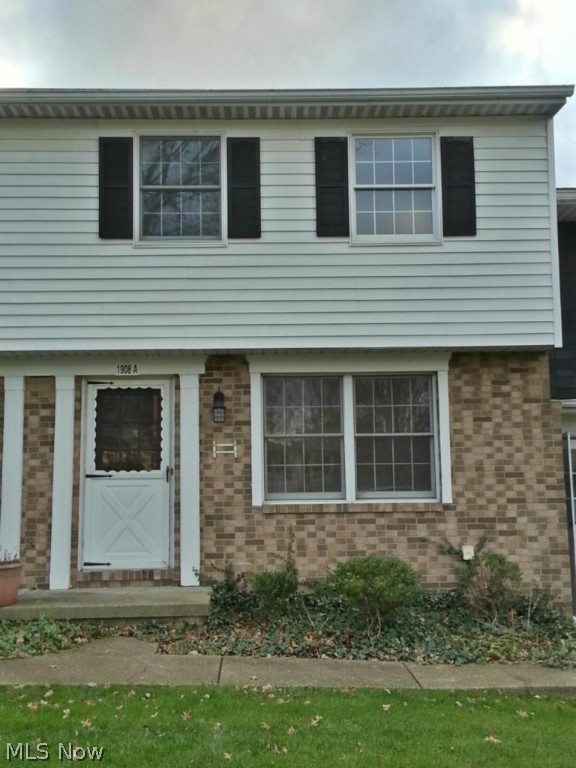 Great condo close to shopping and library, center unit with plenty of parking.  Currently used as a rental property producing steady income!  Must see!  HOA fees pay:  exterior building maintenance, garage/parking, association insurance, landscaping, property management, recreation, reserve fund, snow removal, trash removal!