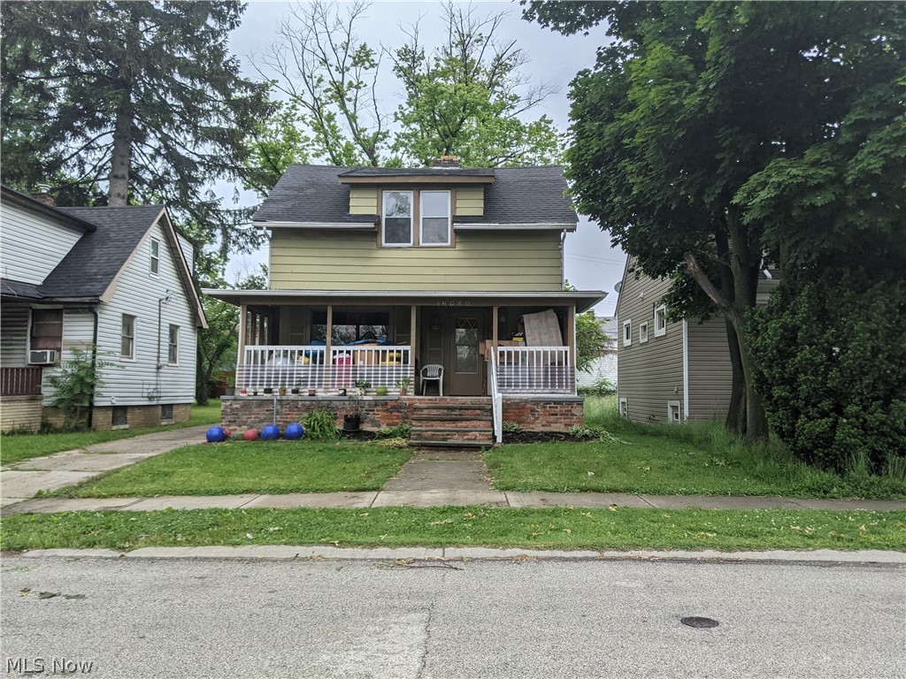 Single family on Cleveland's west side for sale. Two bedroom, one bath Colonial near Bellaire and West 130th. Bedrooms on upper level with original hardwood floors. Large front porch and detached garage. Currently rented. Great starter home or addition to rental portfolio.