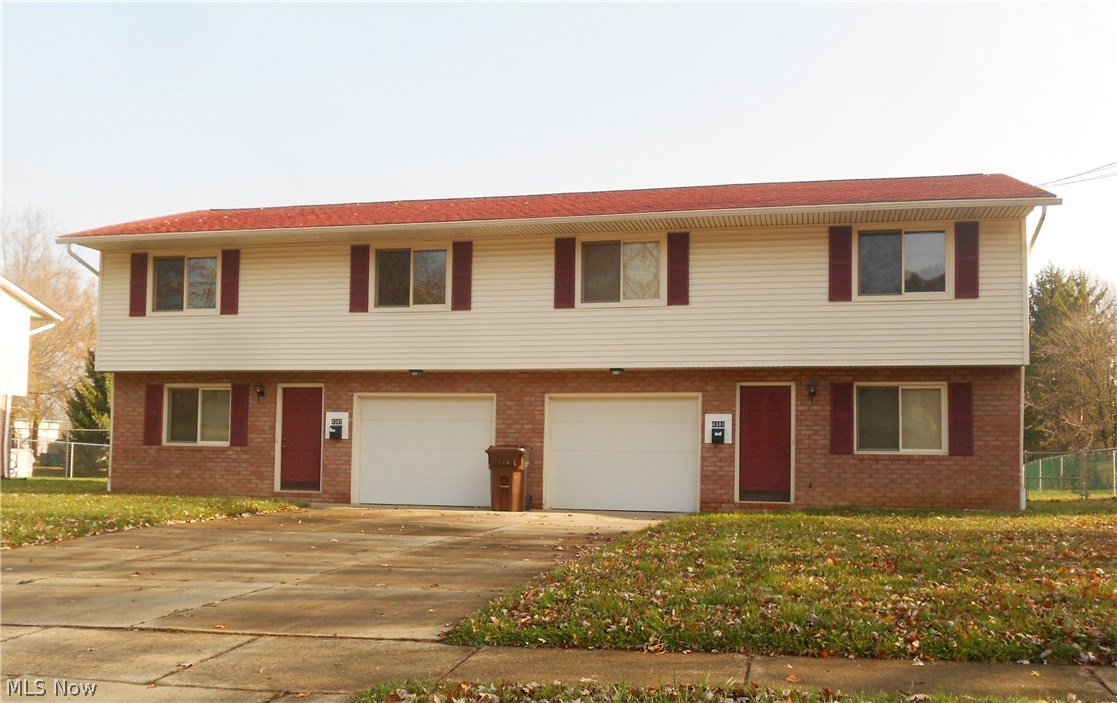 Great investor opportunity that has been well maintained.  Nice Stow duplex with immediate possession.  Left unit has been freshly painted.  Right unit has newer kitchen and appliances. Each offers 2 bedrooms, 1 full bath, living room, kitchen, family room, a separate 1 car attached garage and a fenced backyard with patio!  Don't miss this chance to own investment property before the end of the year!