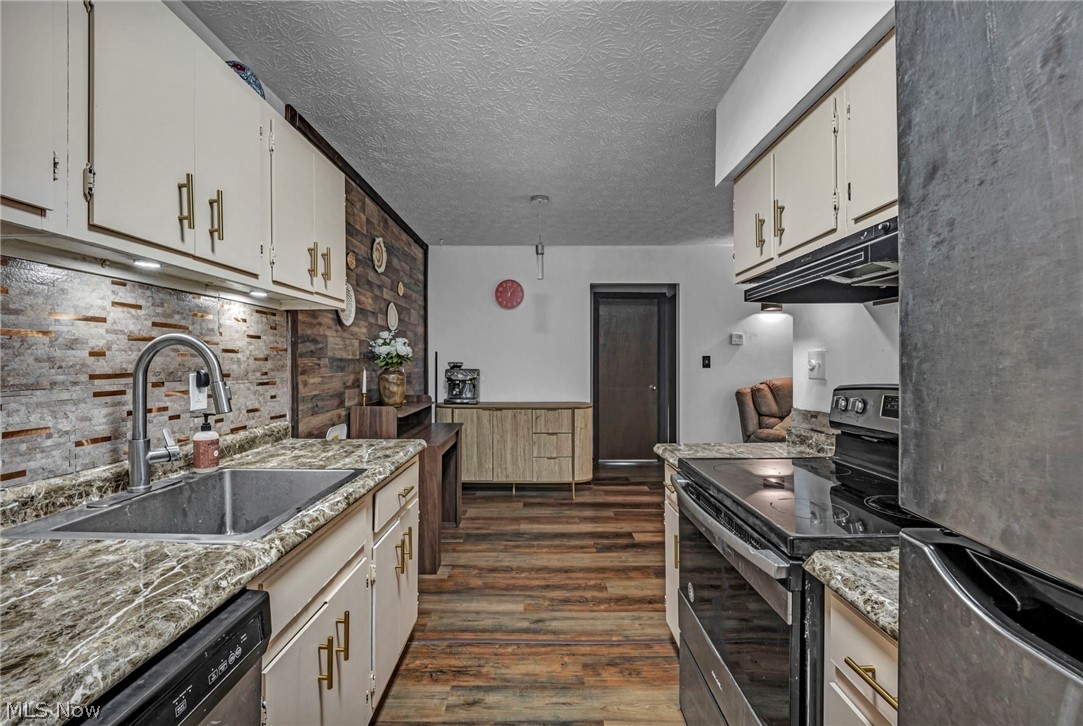 Misty Lake Vlg/Mdws Ph Condos - Residential