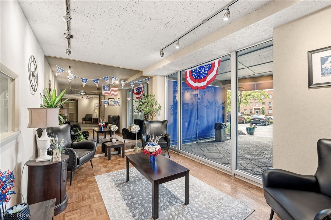 Lake House Condo - Residential