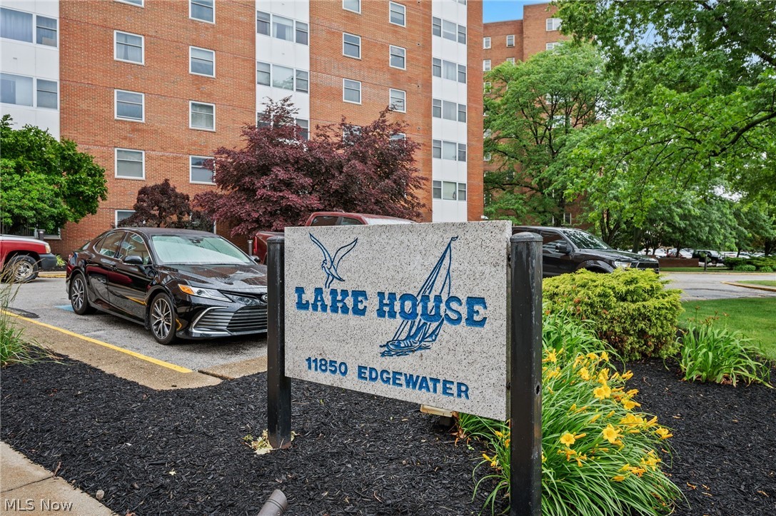 Lake House Condo - Residential