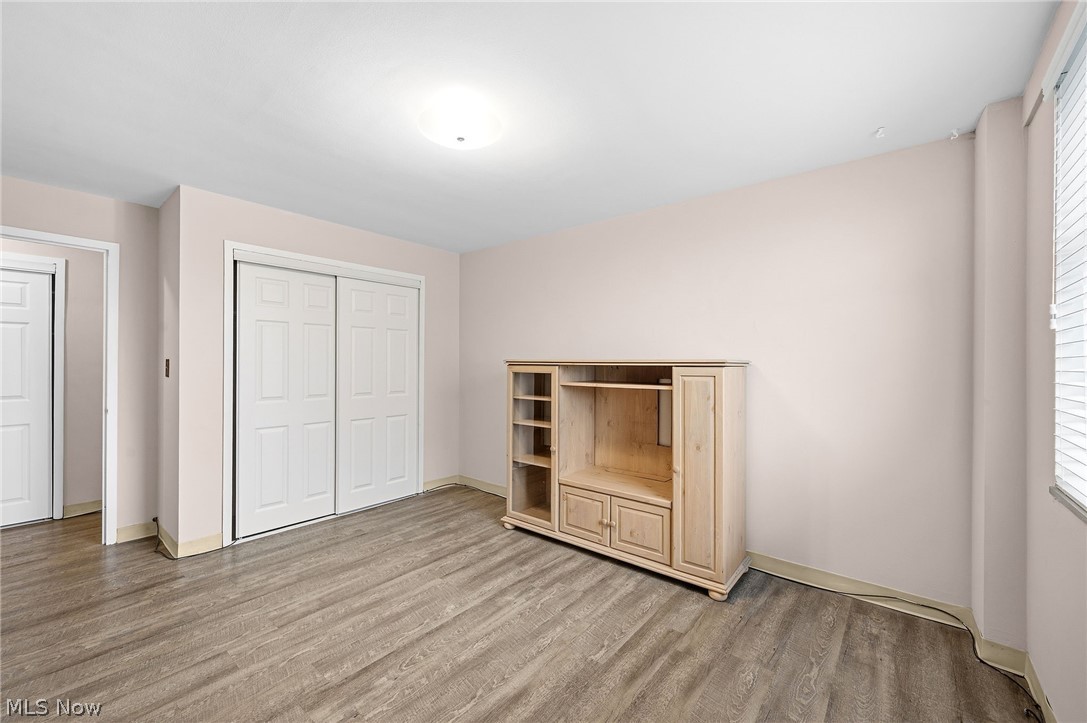 Lake House Condo - Residential