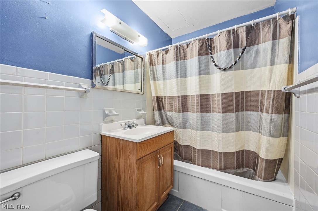 Lake House Condo - Residential