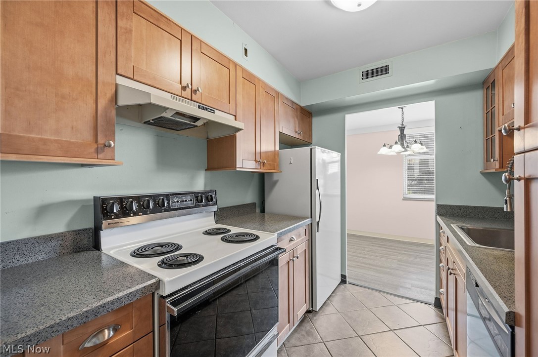 Lake House Condo - Residential