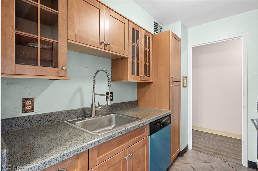 Lake House Condo - Residential