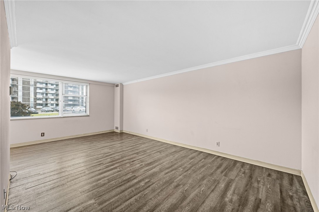 Lake House Condo - Residential