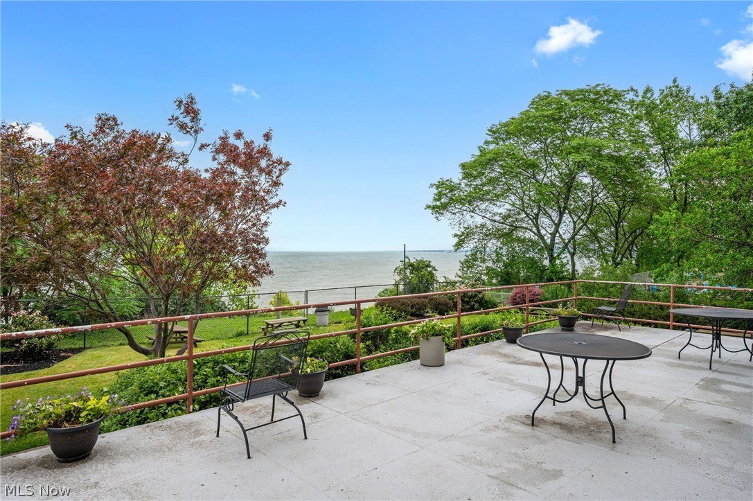 Lake House Condo - Residential