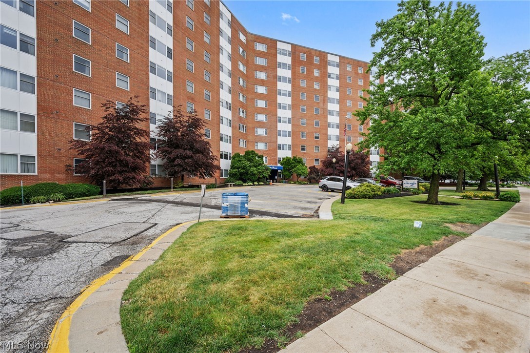 Lake House Condo - Residential