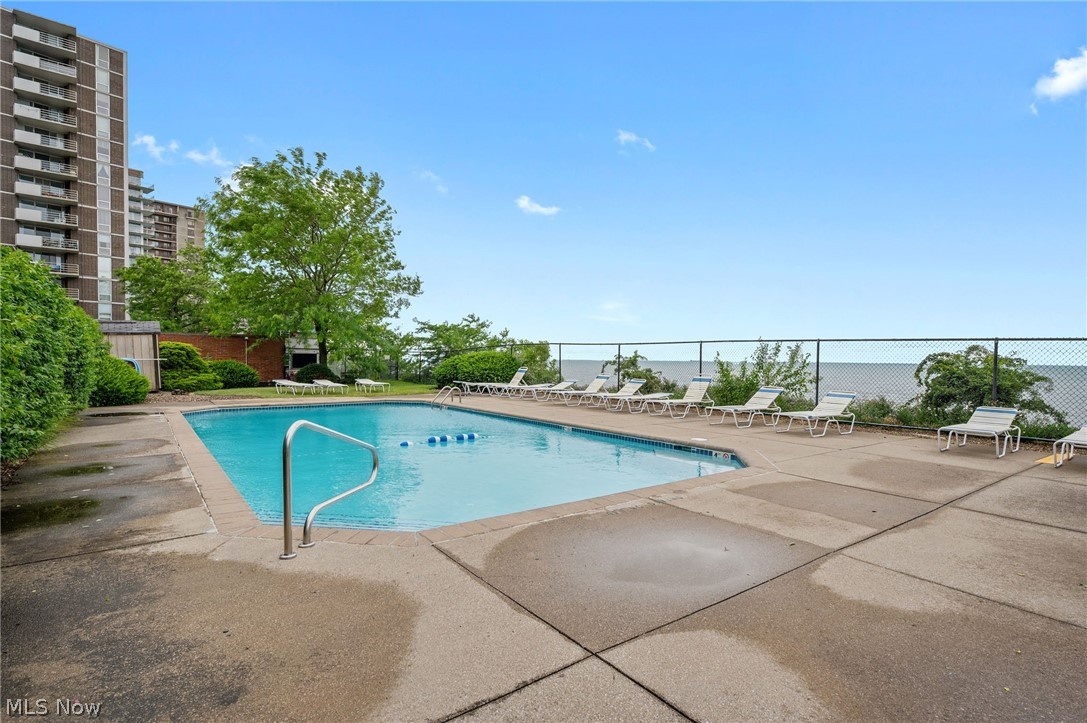 Lake House Condo - Residential