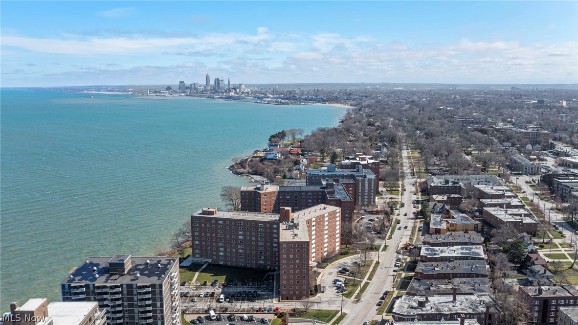 Lake House Condo - Residential