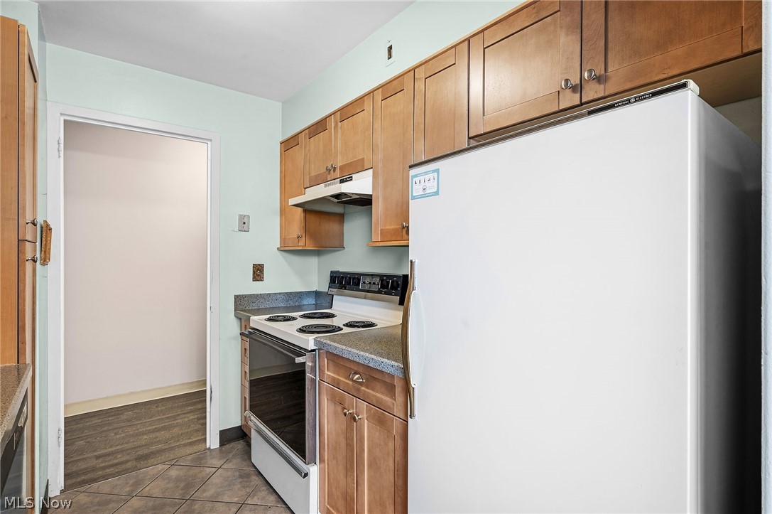 Lake House Condo - Residential