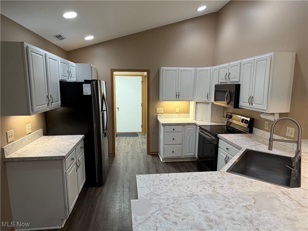 Scotsbury Green Condos - Residential