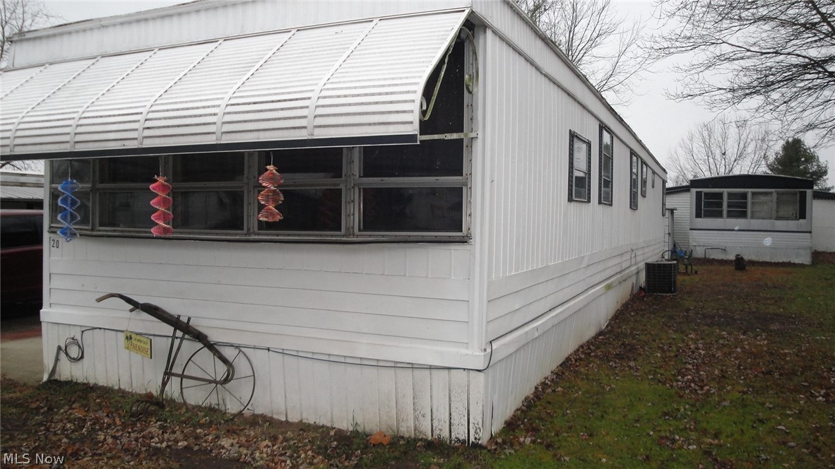 2 bedrooms,1 bath with spacious living area to the kitchen. The buyers did a lot of repairs & clean up of yard. Cash or line of credit buyers only. Have to be approved by Indian Head Village.