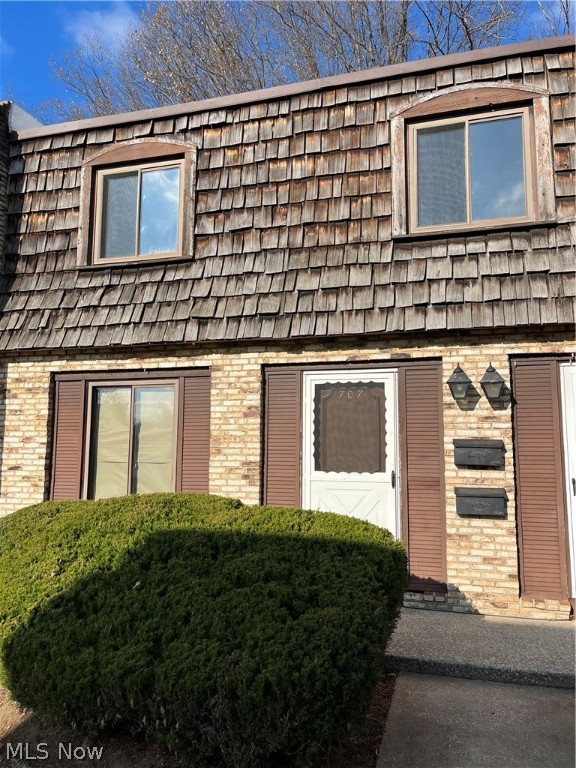 What a Great Value!  # Bdrm, 1.5 Bath 1116 Sq Ft Cambridge Condo that is priced to sell!  Unit Features Living Room, Dinuing Room, Kitchen, 1st Floor Laundry, Private Patio area-Furnace and Central Air are 3 Years Old!!  Very Affordable!!