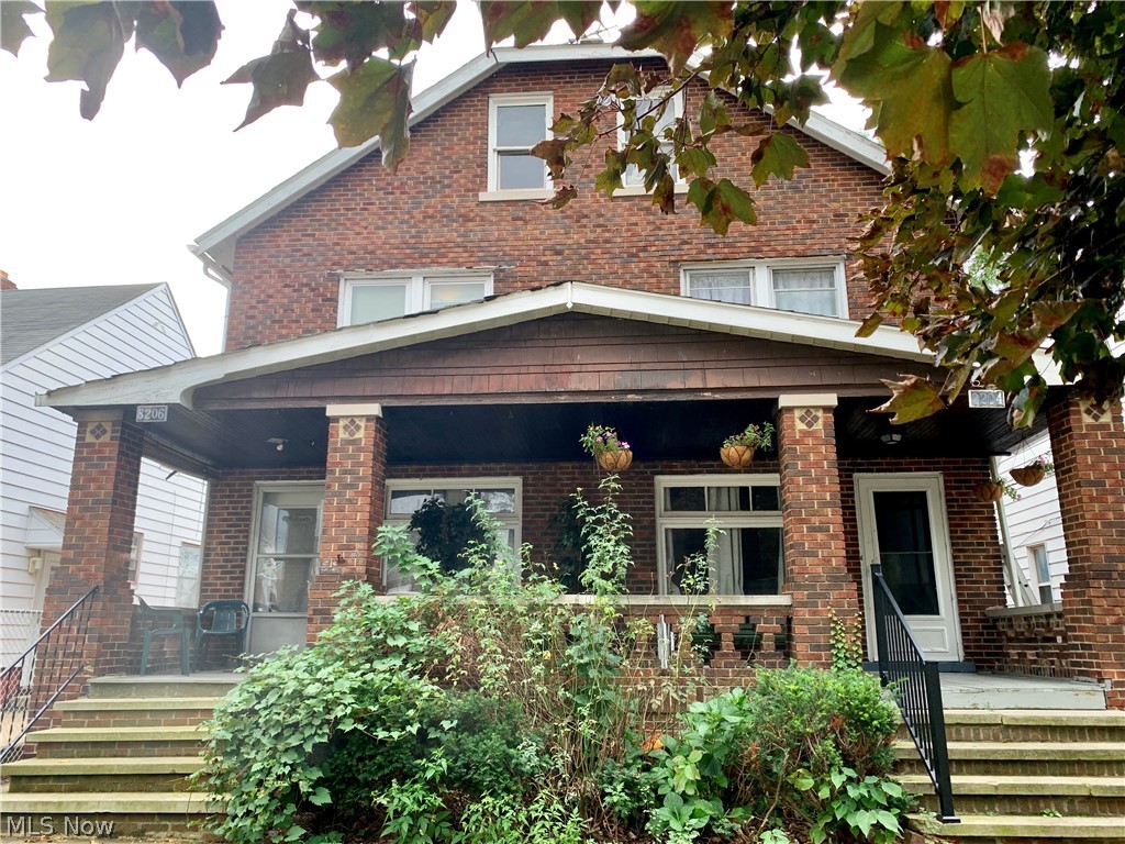 Great investment opportunity. Each unit contains 3 bedrooms, 1 bathroom, a large attic, and a shared 2 car garage.

Great tenants-one has been there for 6 years and never missed a payment, while the other just moved in and would like to stay, as well.