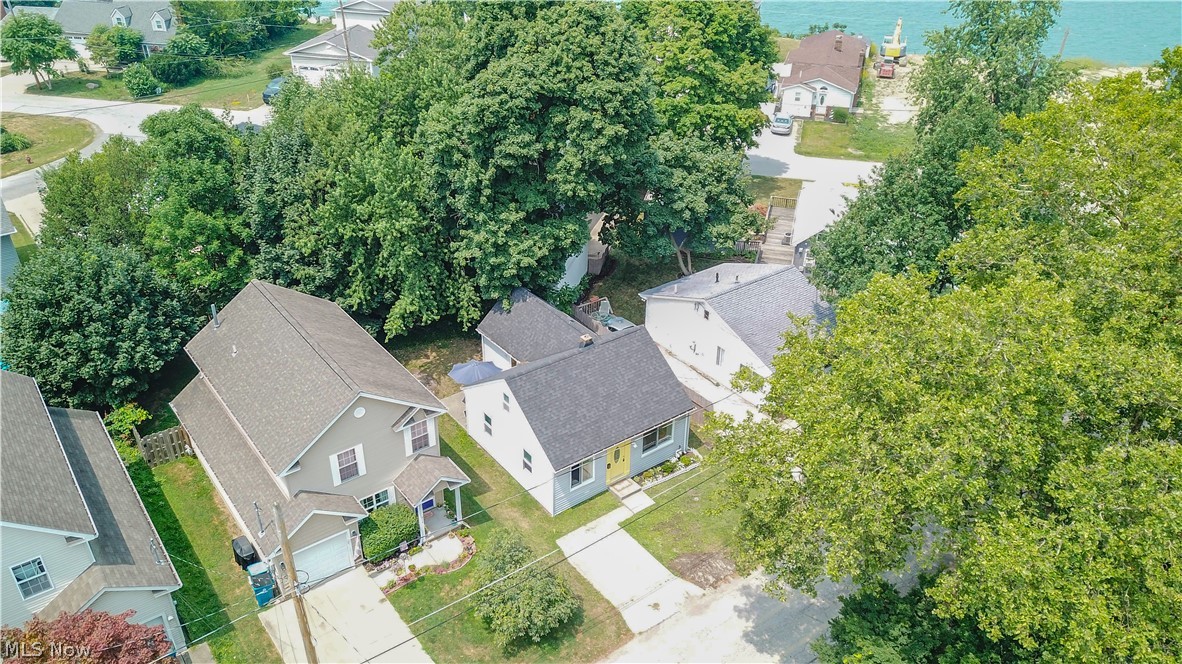 Willobee-On-The-Lake 02 - Residential