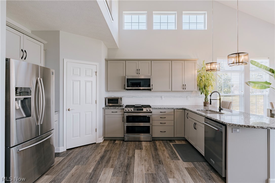 Pointe/Sterling Lakes Sub Ph 1 - Residential