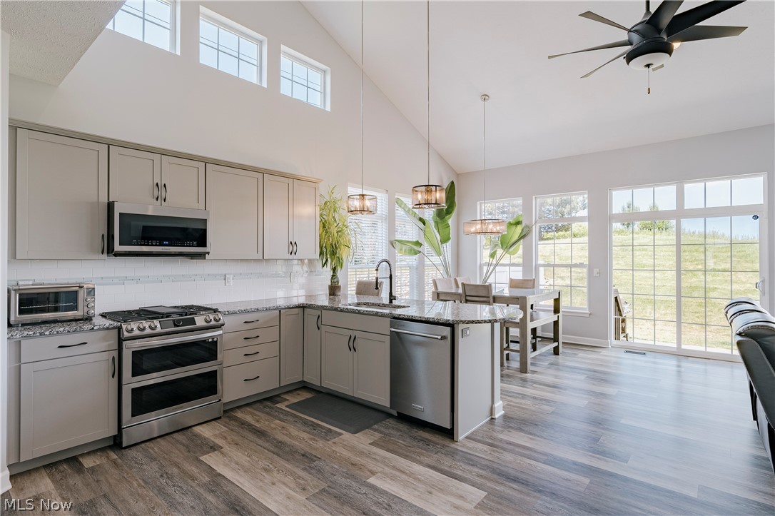 Pointe/Sterling Lakes Sub Ph 1 - Residential