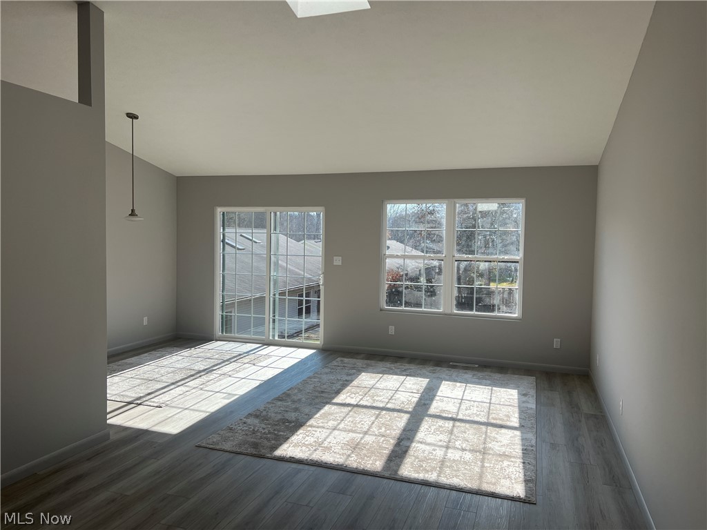 Brambly Hedge Knoll Condo - Residential