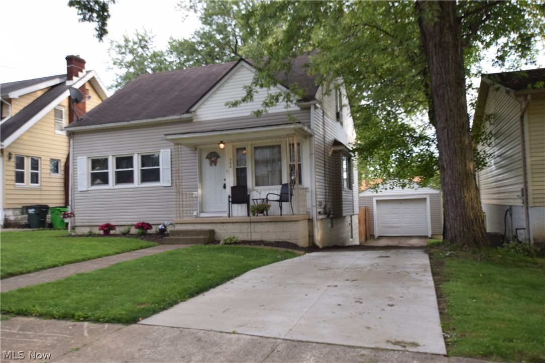 Just the right size for your first or last home. 2 bedrooms down and 2 bedrooms up with full bath on both floors. Recent improvements include Furnace and A/C
in 2020. Main Sewer line to street replaced and upper driveway in December 2020. Kitchen opens to the Living Room and the appliances stay. Big finished space in the basement. Deck overlooks a privacy fenced backyard. Electrical, plumbing, roof updated in 2010. No worries, Seller is including a Home Warranty for your piece of mind.
Please excuse seller's packed boxes! They have their next place picked out and you may be able to have quick possession! Schedule your appointment to see this soon.