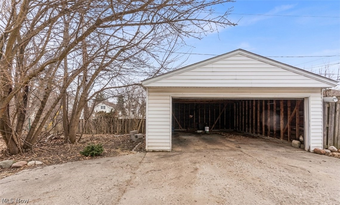 Laura E Sladden - Residential Lease